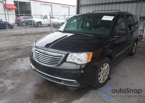 2015 Chrysler Town & Country Touring z USA, uszkodzony, nr VIN 2C4RC1BG5FR715451